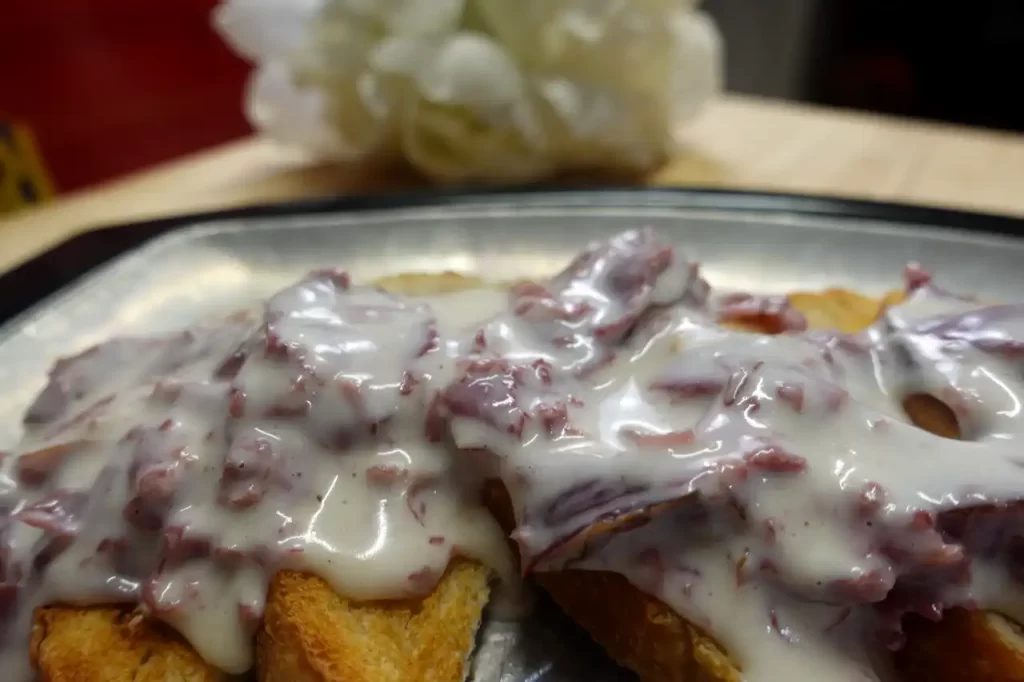 close-up-cream-dried-beef-over-toast