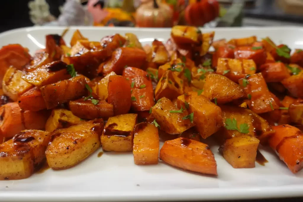 close-up-roasted-sweet-potatoes-and-carrots