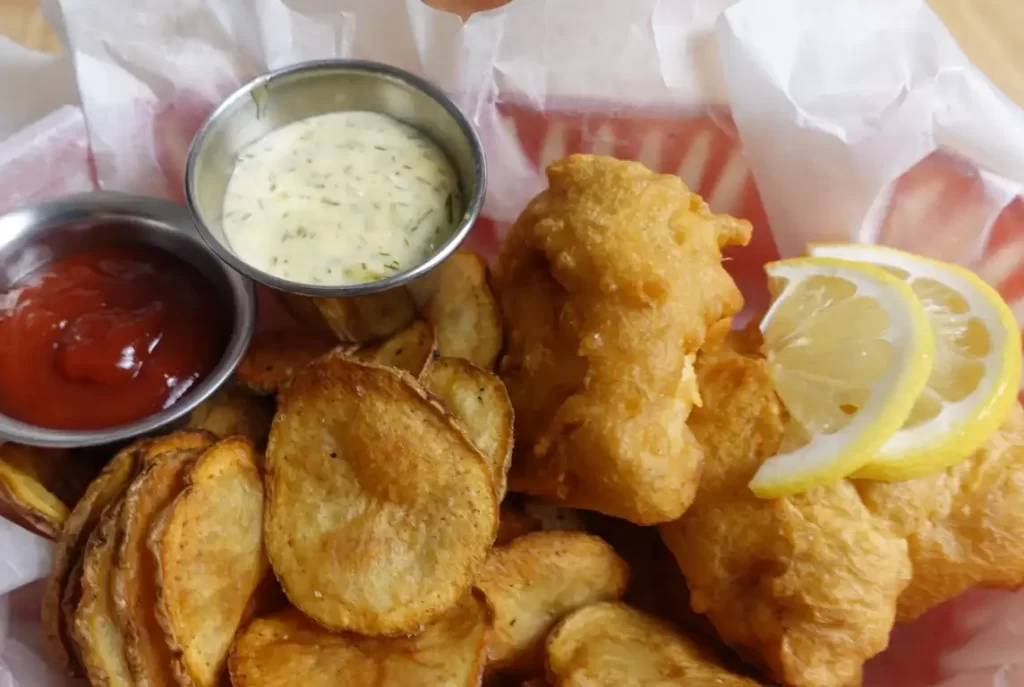 homemade-tartar-sauce-in-cup-with-fried-fish-and-chips.