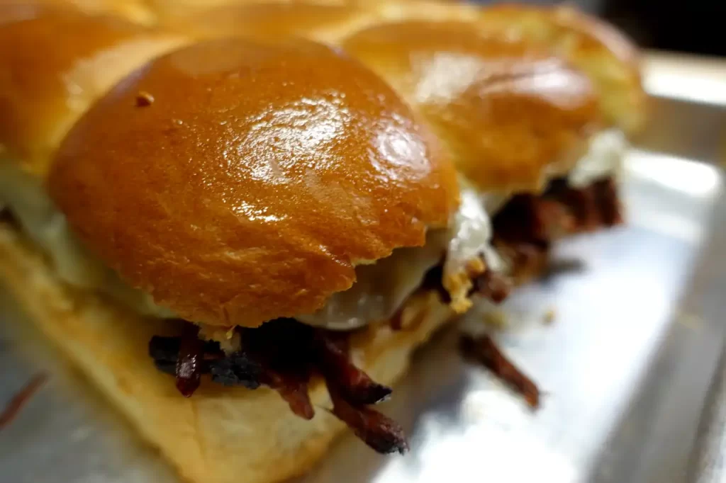 close-up-roast-beef-slider-with-carmelized-onions