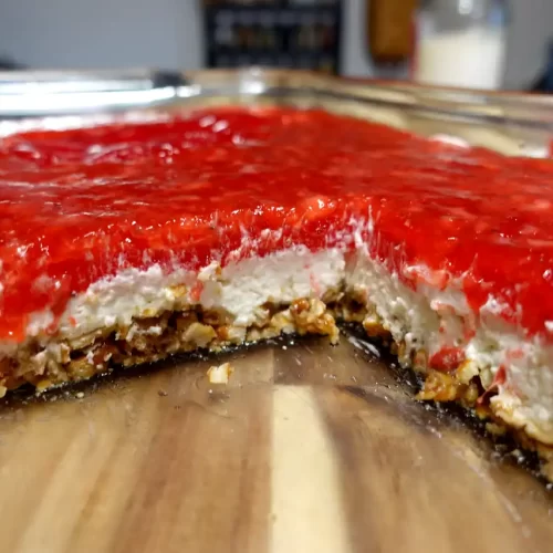 close-up-strawberry-pretzel-dessert-bars-9-x-13-pan.