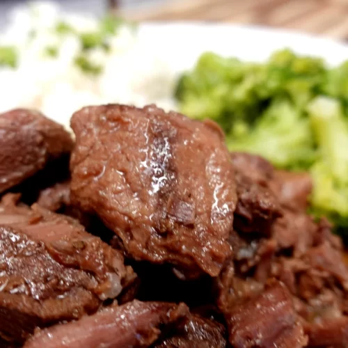 close up crock pot steak bites