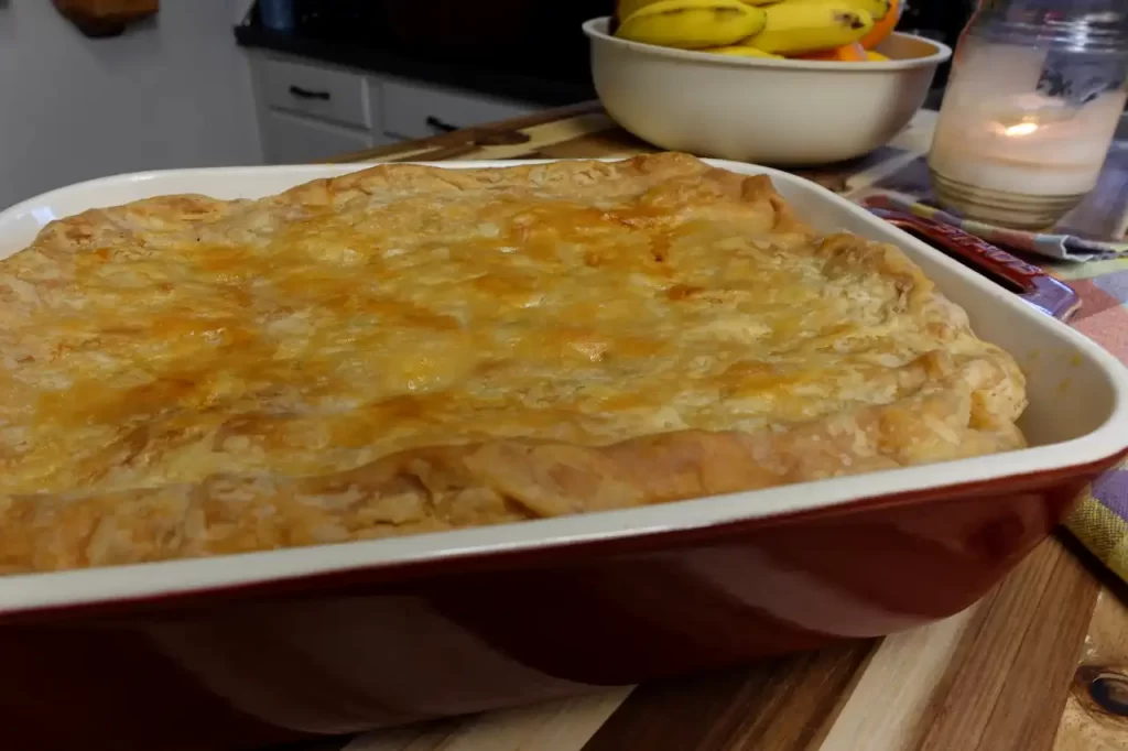 close-up-chicken-pot-pie-in-red-baking-dish