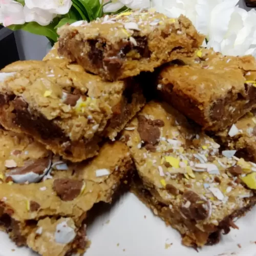cadbury-egg-brownies-on-a-pedistal.