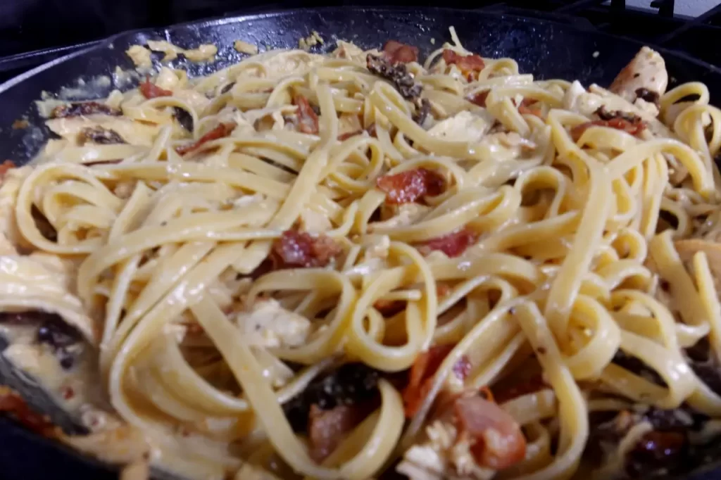 chicken-carbornaro-in-cast-iron-skillet.