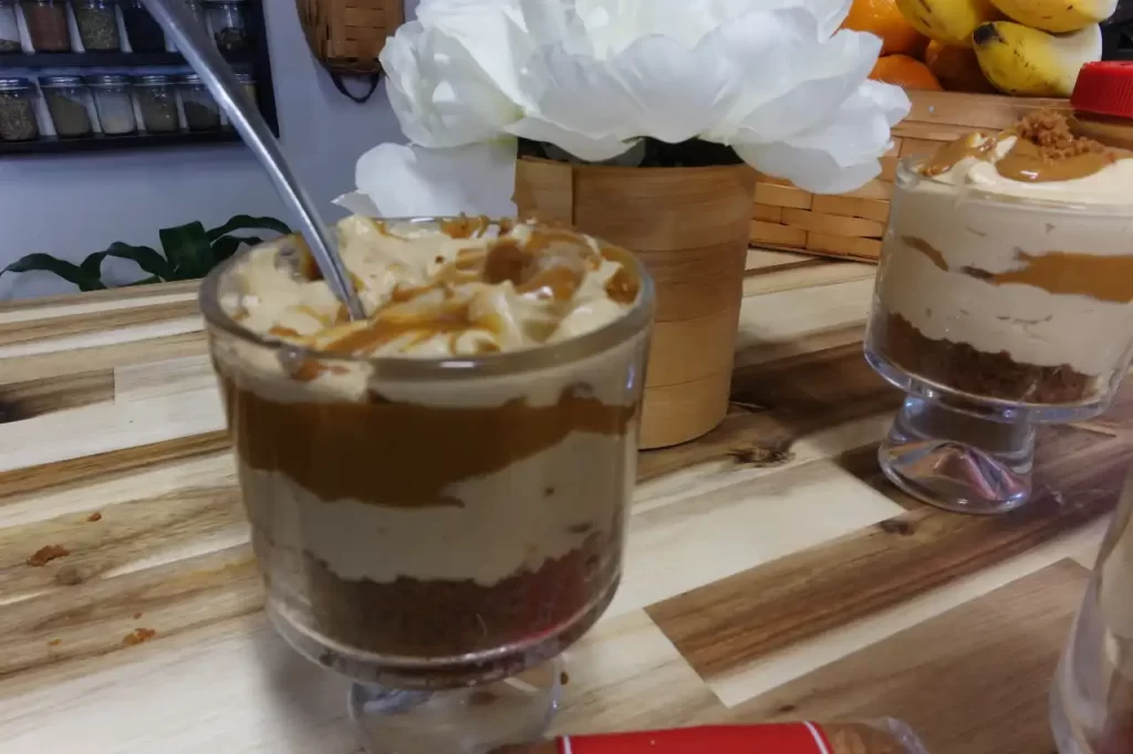 1-individual-cup-biscoff-lava-cheesecake-with-spoon.