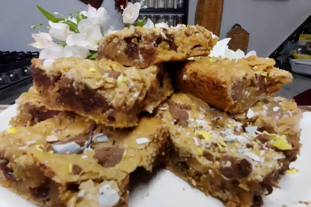 close-up-cadbury-egg-blondies-cut-into-bars.