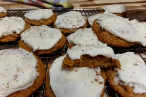 close-up-carrot-cake-cookies-with-cream-cheese-frosting