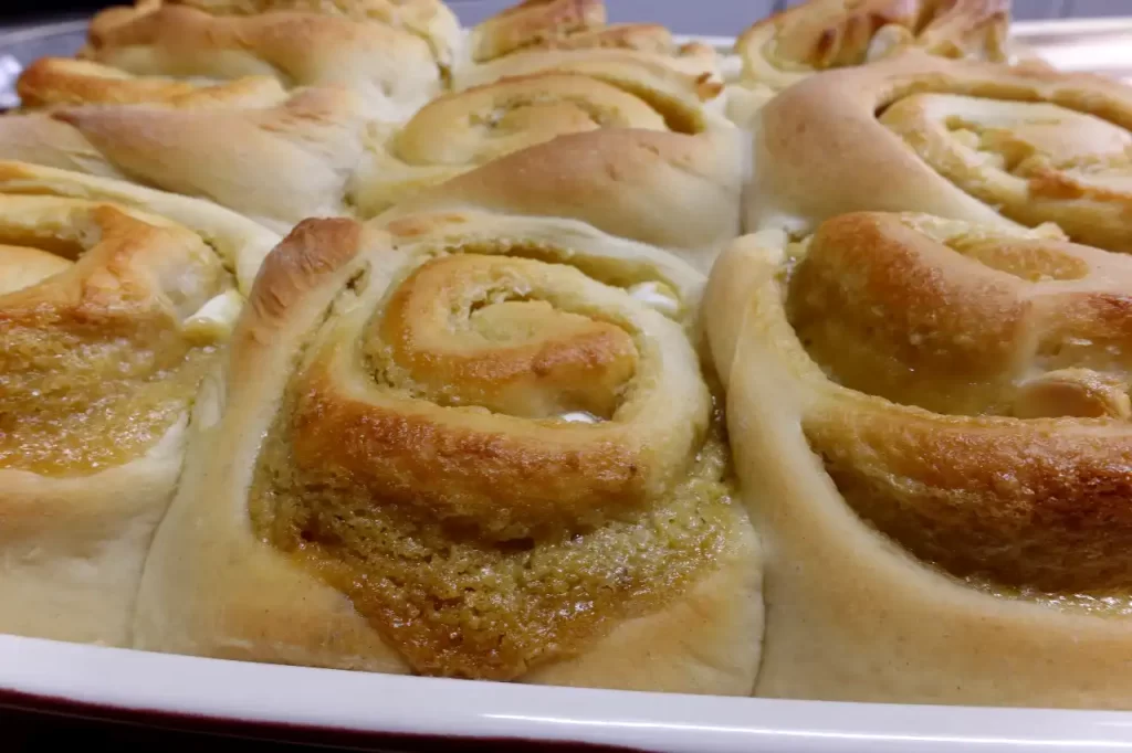 close-up-pistachio-cream-rolls-before-the-glaze