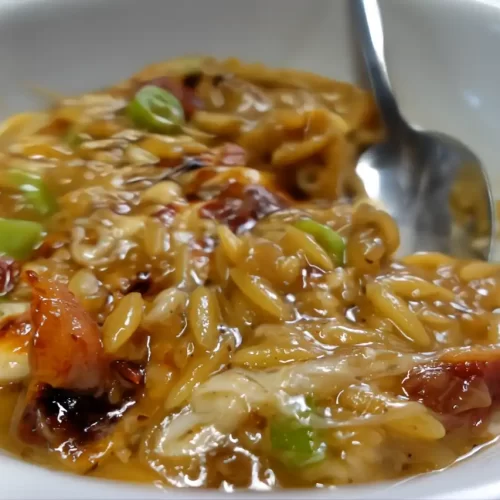 french-onion-cheesy-orzo-in-white-serving-bowl