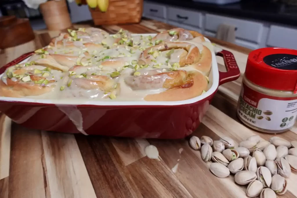pistachio-cream-rolls-in-baking-dish-with-pistachios-and-pistachio-cream