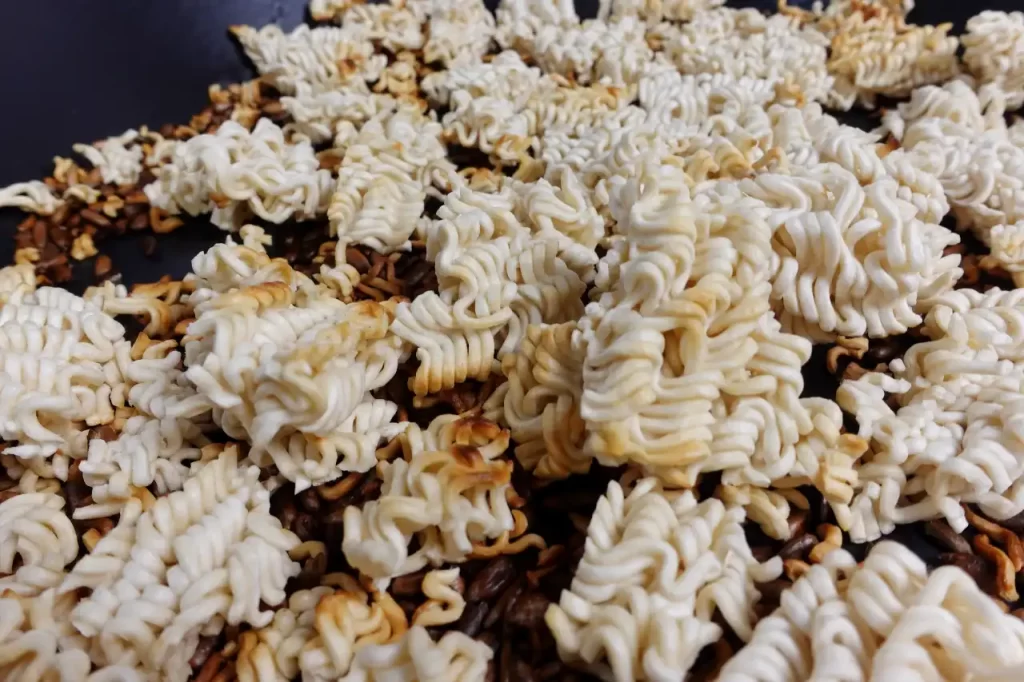 ramen-noodles-and-sunflower-seeds-being-toasted.