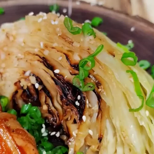 close-up-sweet-garlic-chili-cabbage-on-serving-plate.
