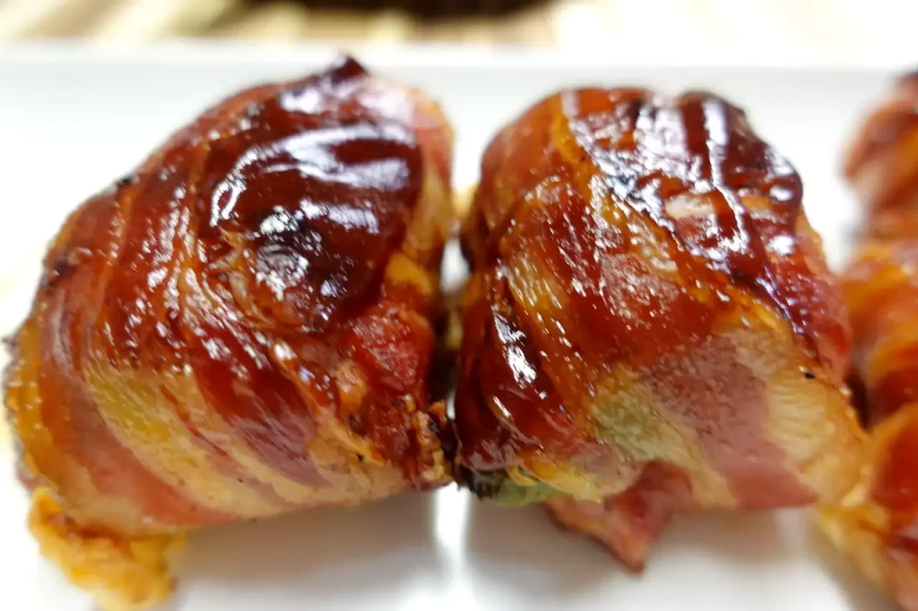 jalapeno-chicken-bomb-wrapped-in-bacon-close-up