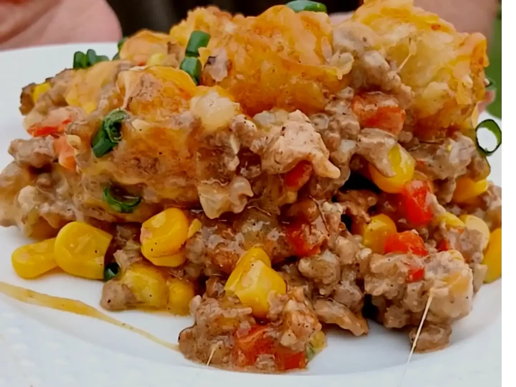 close-up-serving-cowboy-tater-tot-casserole.