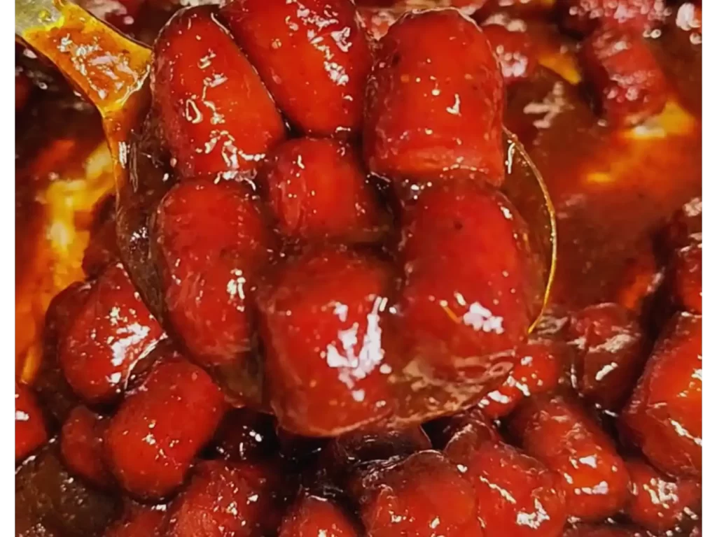 close-up-burnt-end-hot-dogs-with-sticky-glaze