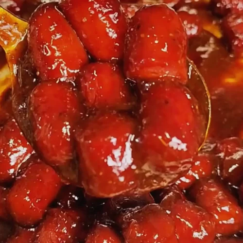 close-up-burnt-end-hot-dogs-with-sticky-glaze